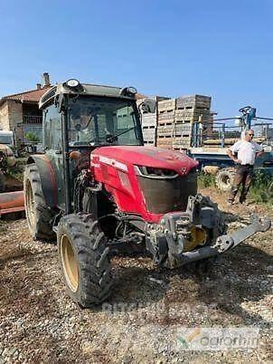 Massey Ferguson 3710 F Traktoren