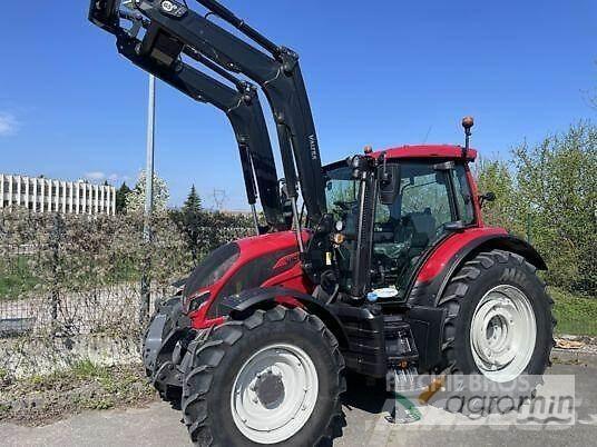 Valtra N135A Traktoren