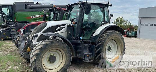 Valtra N135D Traktoren