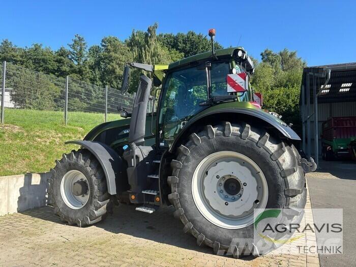 Valtra Q 285 1A9 Traktoren