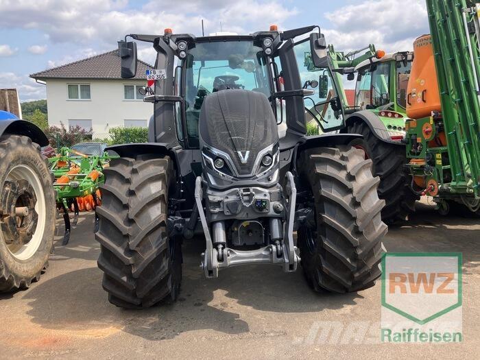 Valtra Q305 Traktoren
