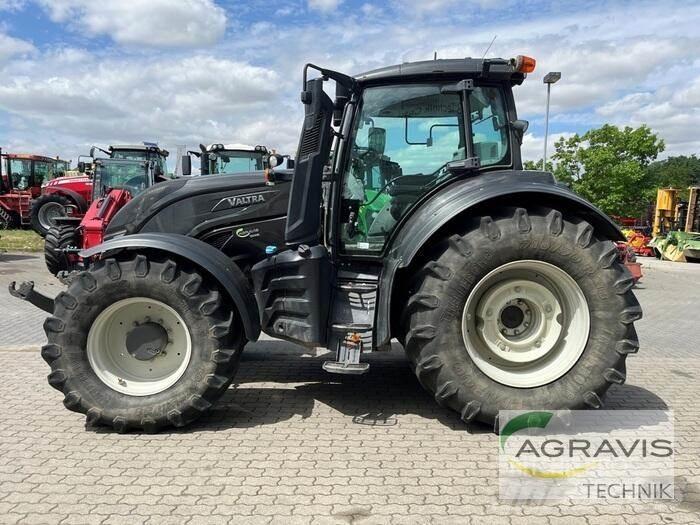 Valtra T 214 D 1B8 Traktoren