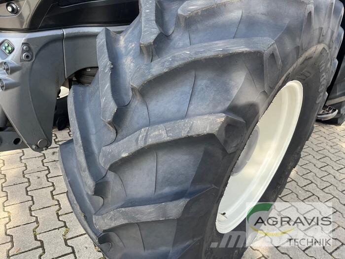 Valtra T 235 D 2A1 Traktoren