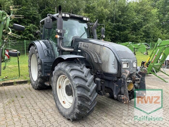 Valtra T202D Traktoren