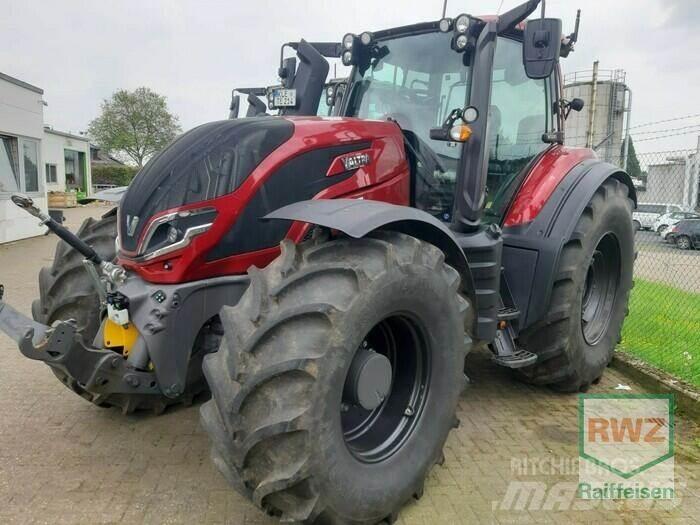 Valtra T215D Schlepper Traktoren