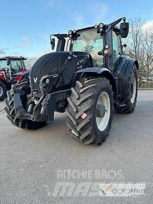 Valtra T254V Traktoren