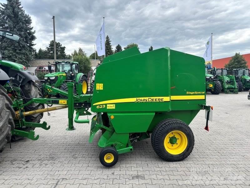 John Deere 623 Rundballenpressen