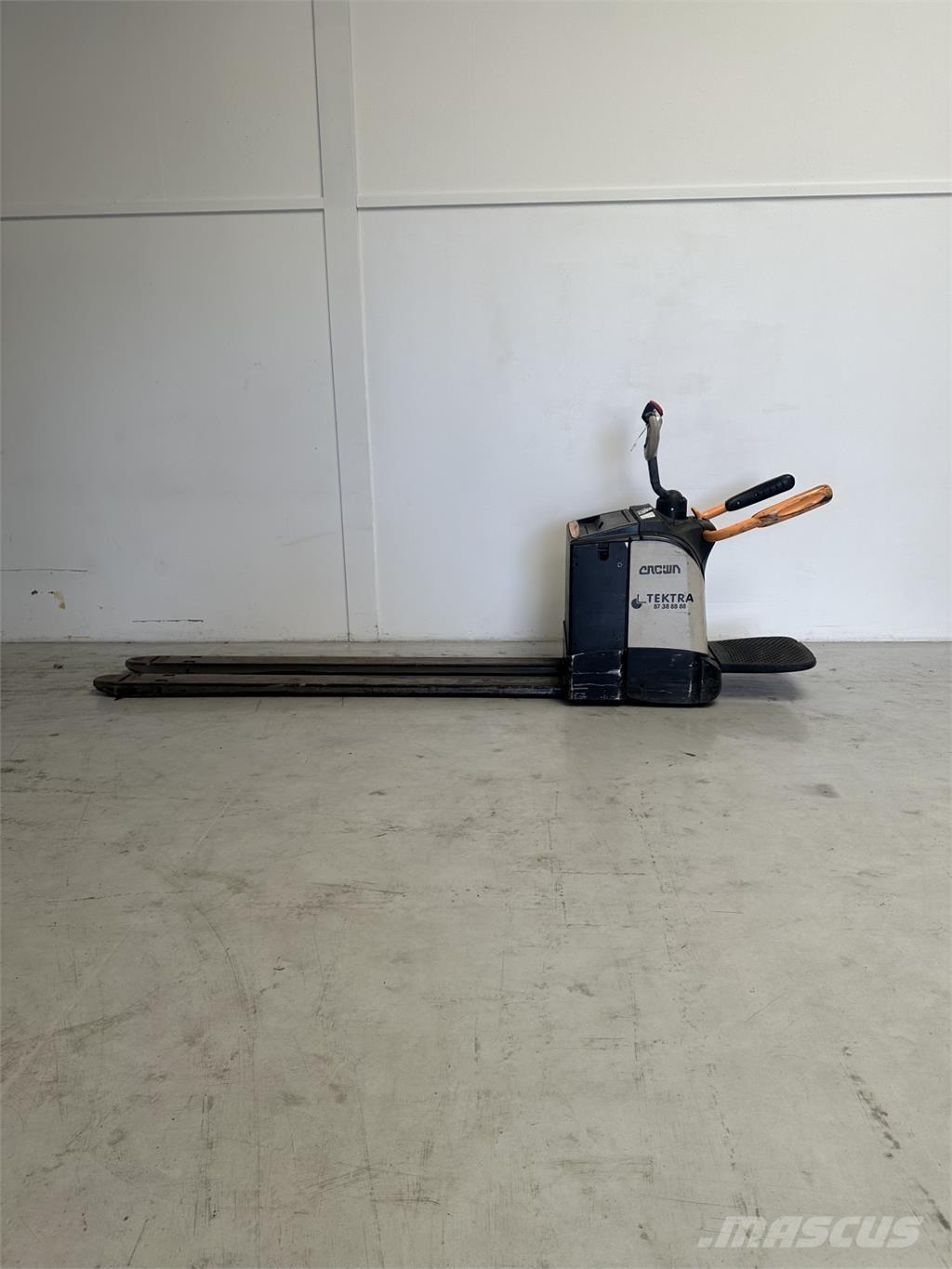 Crown WT3040 Gabelstapler mit Fahrerstand