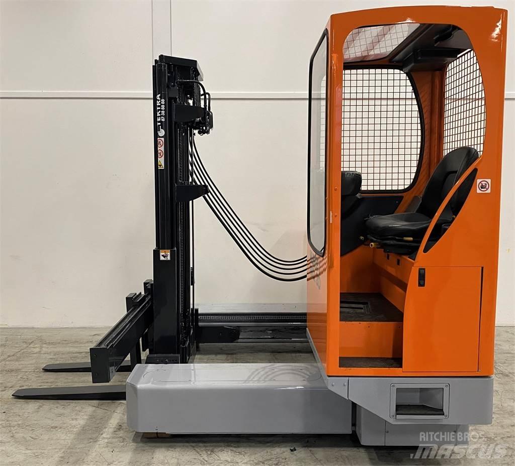 Hubtex MQ 30 AC Vierwegestapler