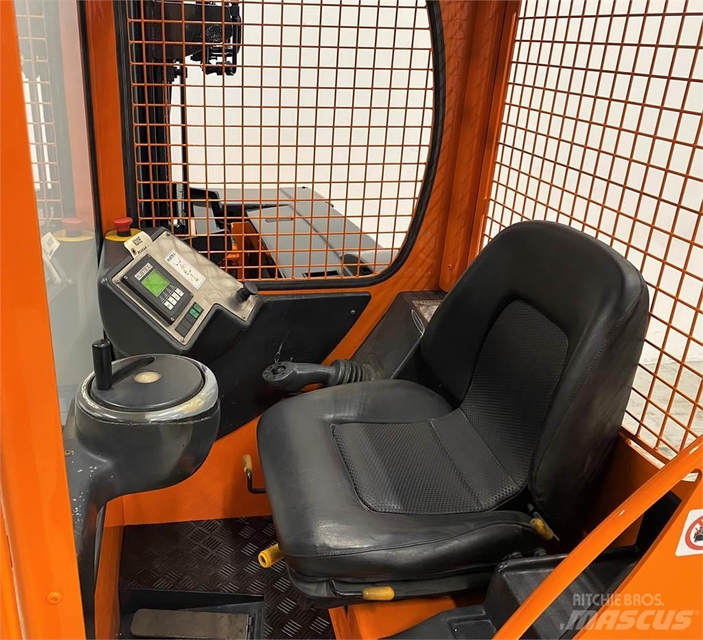 Hubtex MQ 30 AC Vierwegestapler