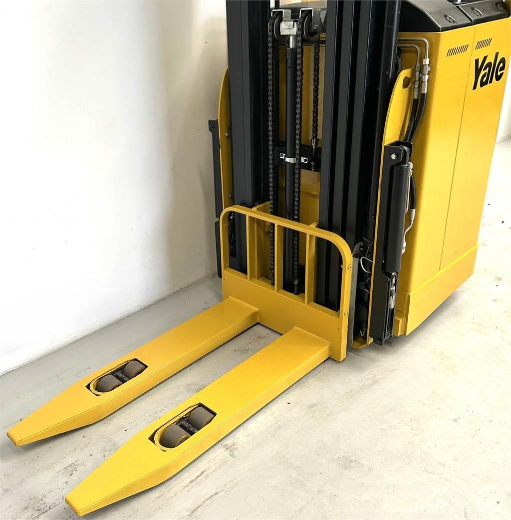 Yale SMS12S Selbstfahrstapler