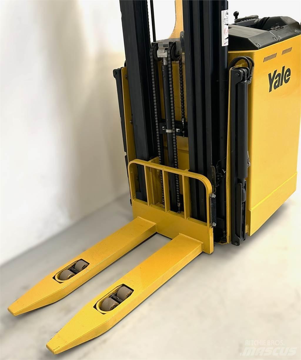 Yale SMS12S Selbstfahrstapler