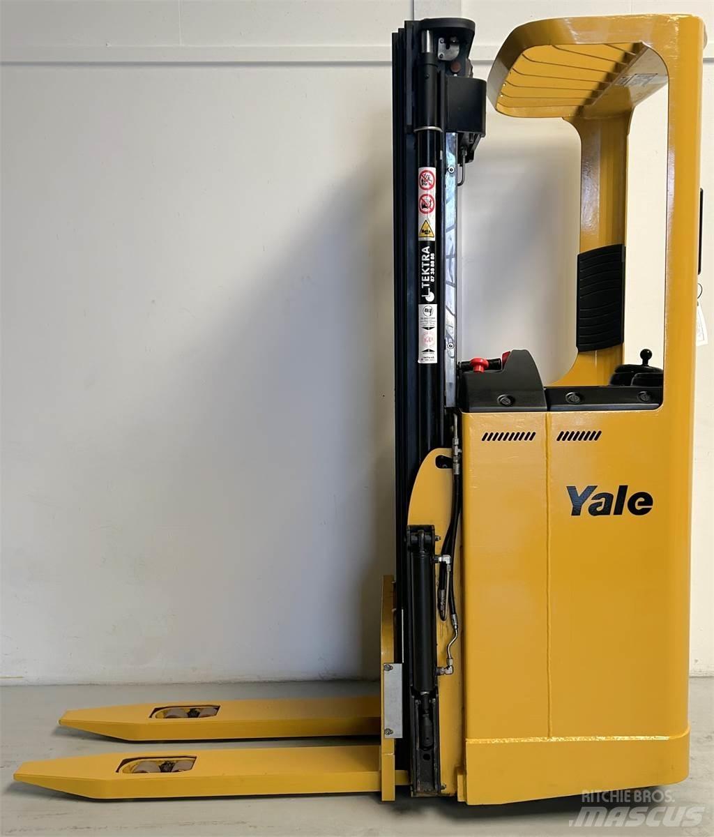 Yale SMS12S Selbstfahrstapler