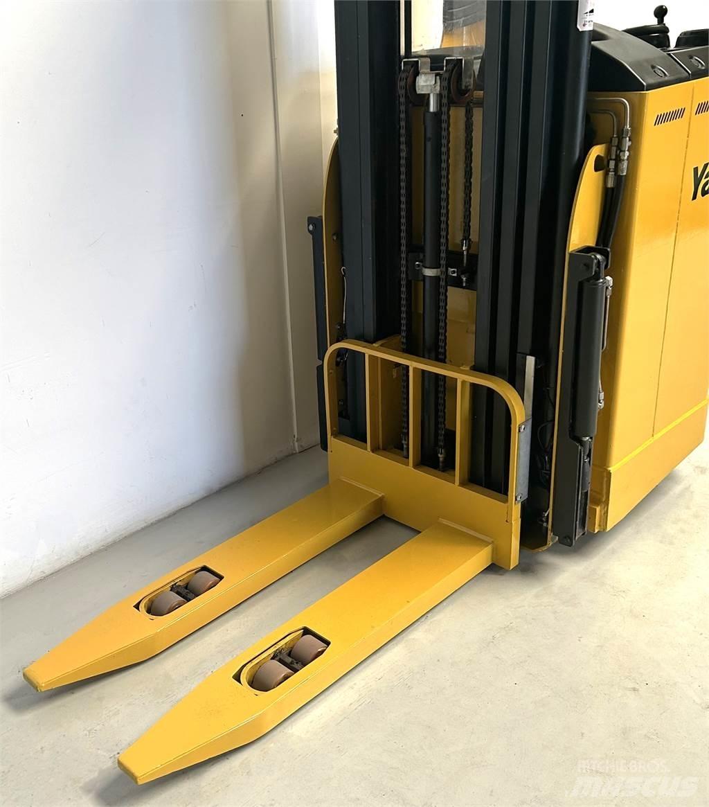 Yale SMS12S Selbstfahrstapler