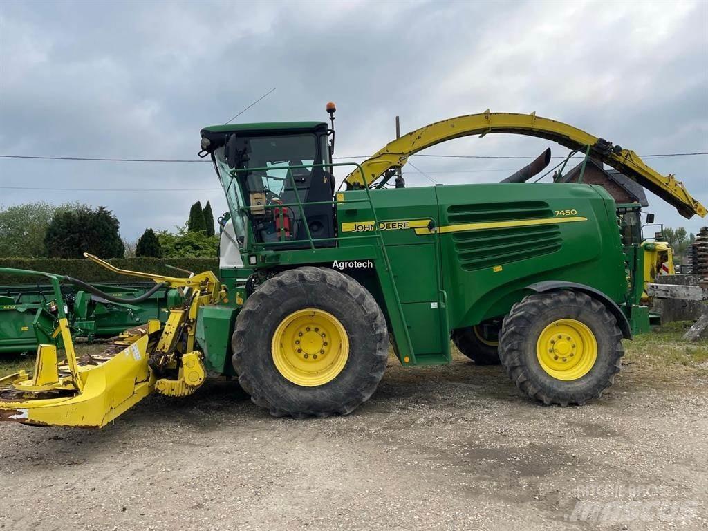 John Deere 7450 Feldhäcksler
