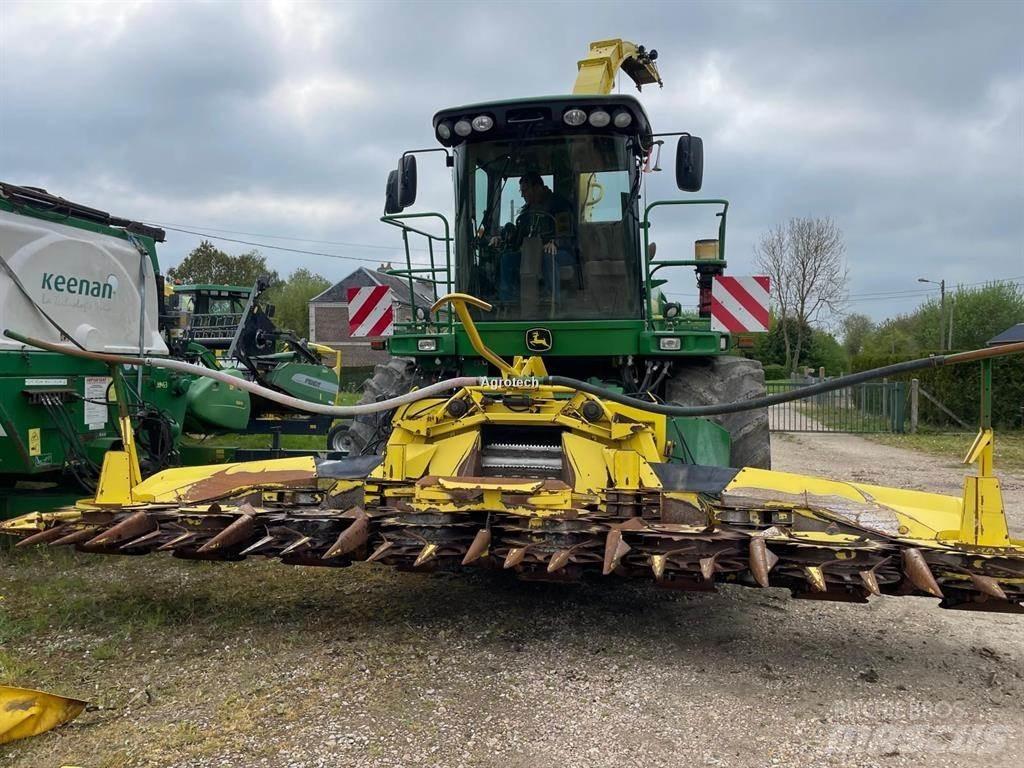 John Deere 7450 Feldhäcksler