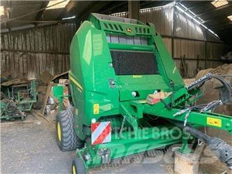 John Deere V461M Rundballenpressen
