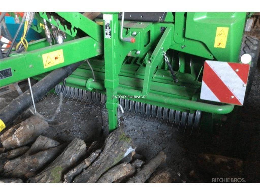 John Deere V461M Rundballenpressen