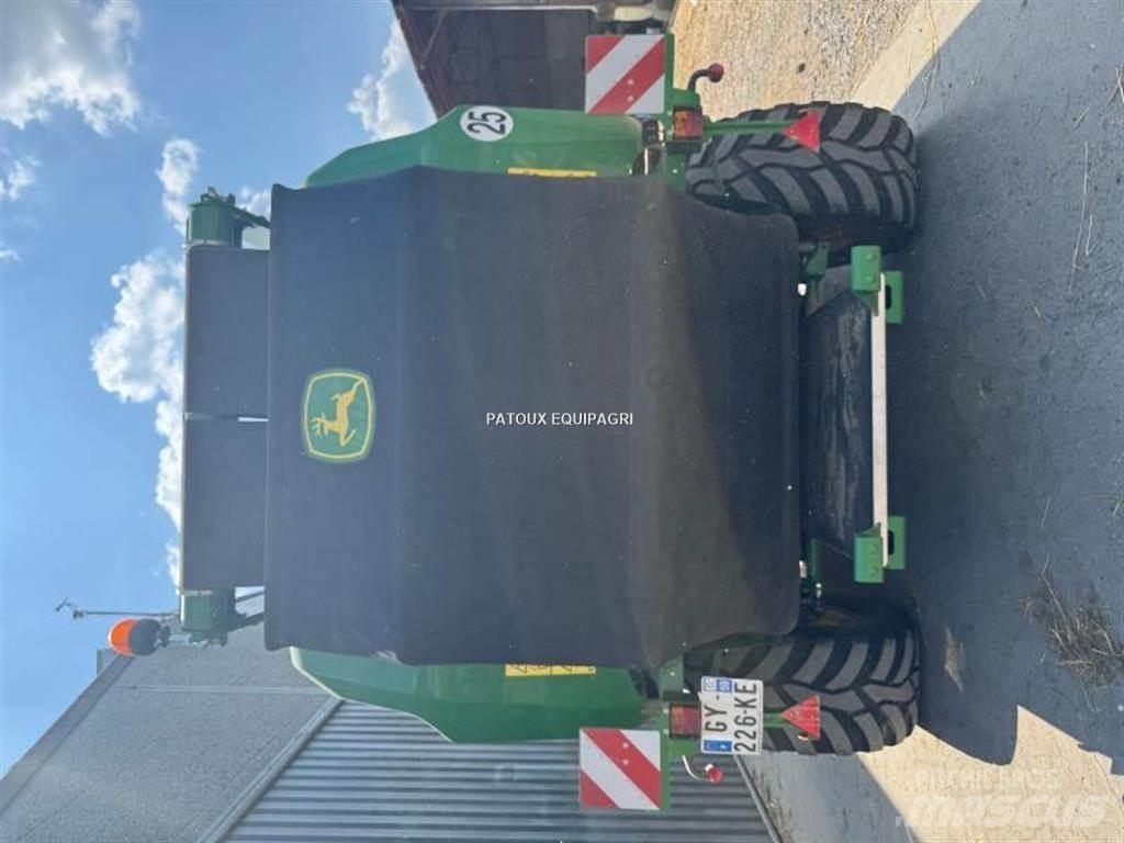John Deere V461R Rundballenpressen