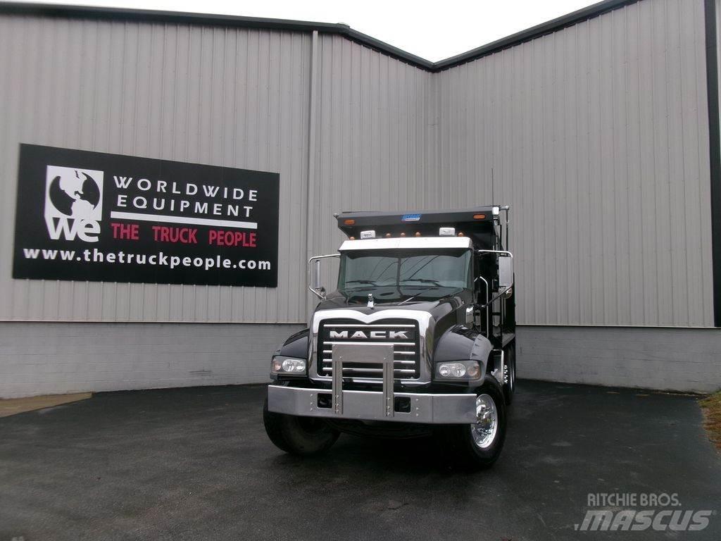 Mack GR64F Kipper