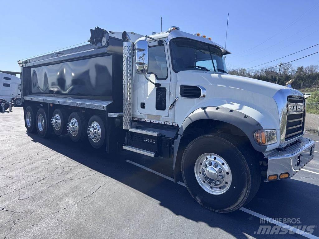Mack GR64F Kipper