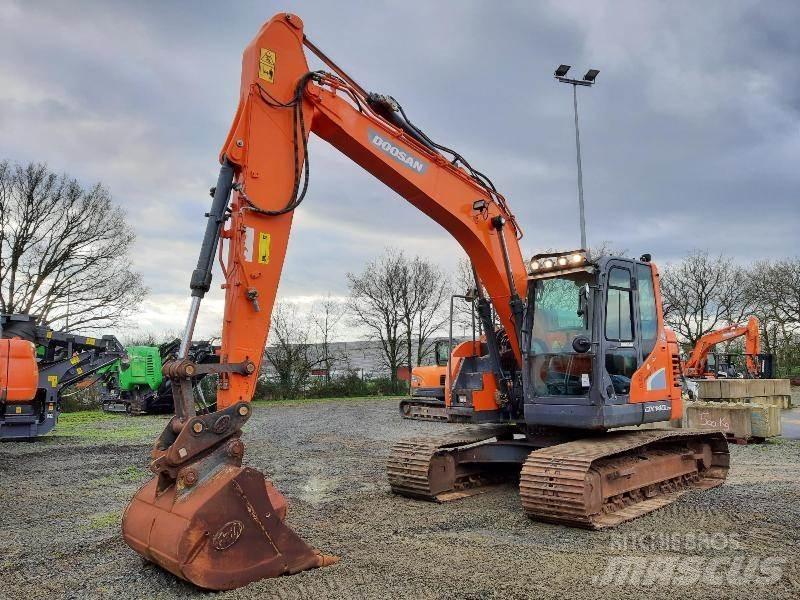 Doosan DX140LCR-5 Raupenbagger