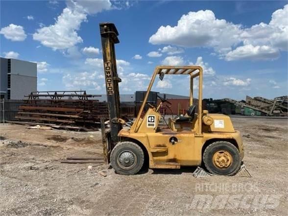 CAT B10 Geländestapler