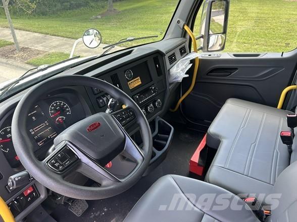 Peterbilt 536 Kofferaufbau