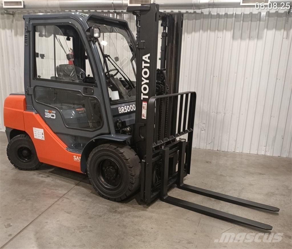 Toyota 02-8FDF30 Dieselstapler