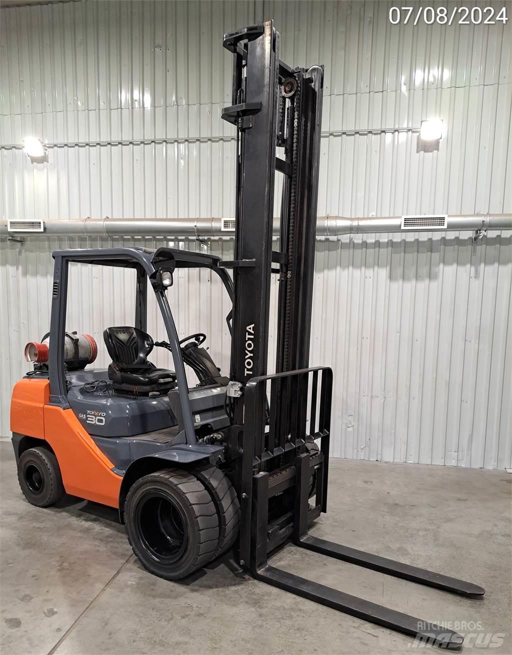 Toyota 02-8FGF30 Gasstapler