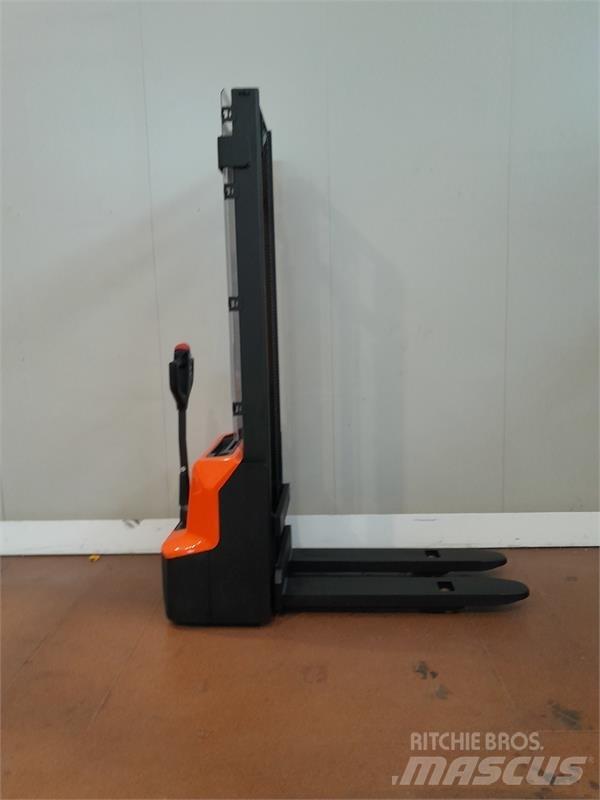 BT SHE100 Handgeführter Palettenstapler