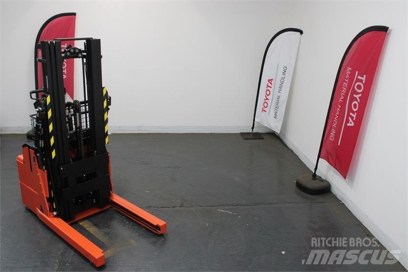 BT RWE120 Handgeführter Palettenstapler