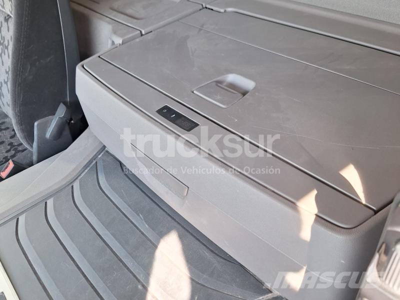 Scania P450 Sattelzugmaschinen