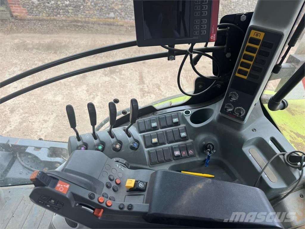 CLAAS AXION 800 Traktoren