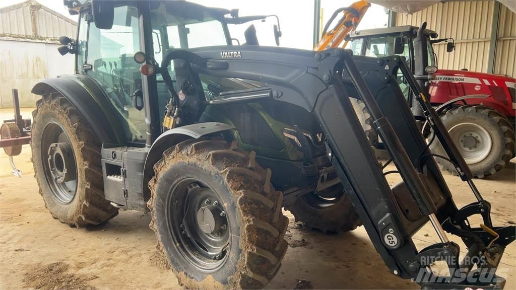 Valtra G135A Traktoren