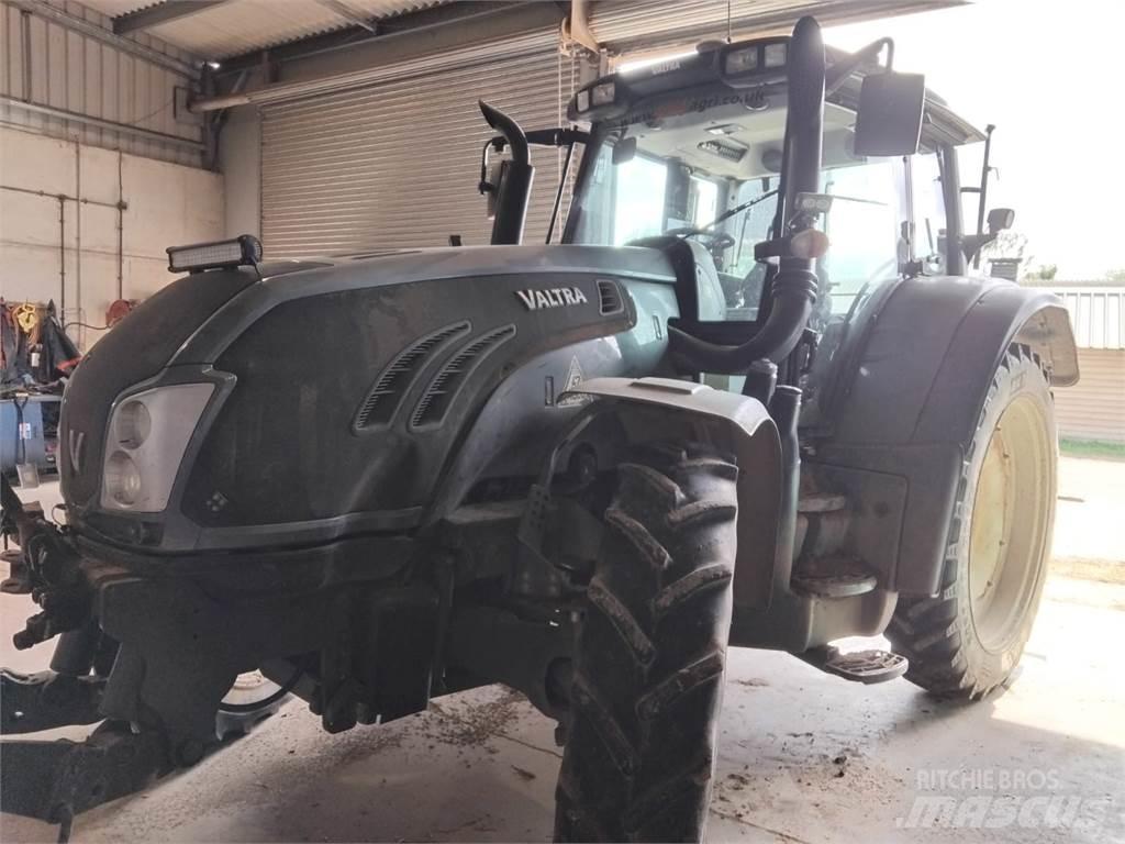 Valtra T183V Traktoren