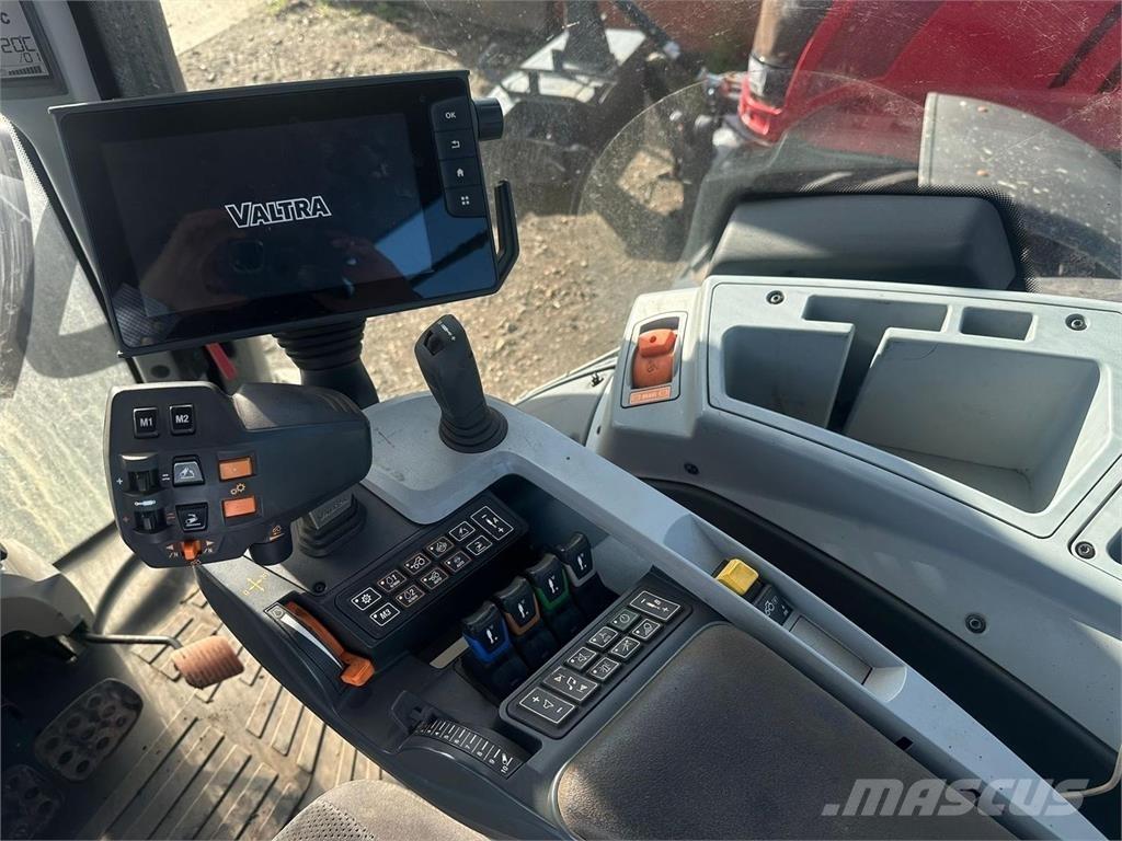Valtra T234D Traktoren