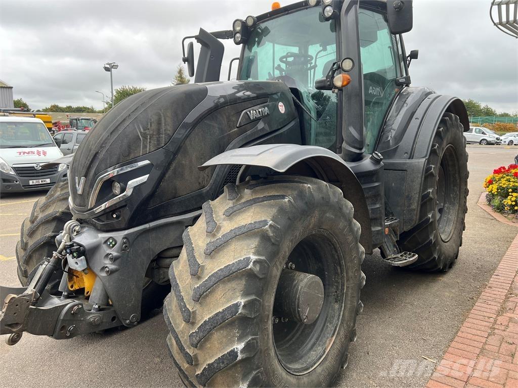 Valtra T255V Traktoren