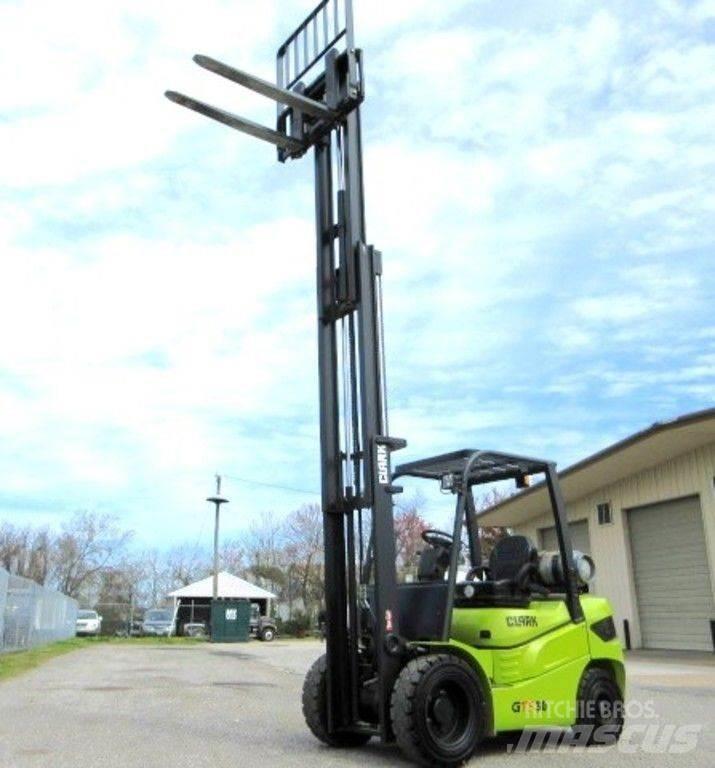 Clark GTS30L Sonstige Baumaschinen