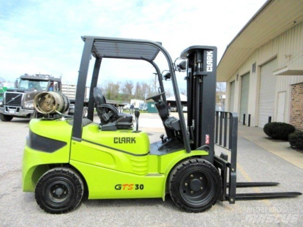 Clark GTS30L Sonstige Baumaschinen