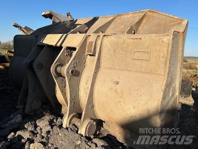 CAT 973D Schaufeln