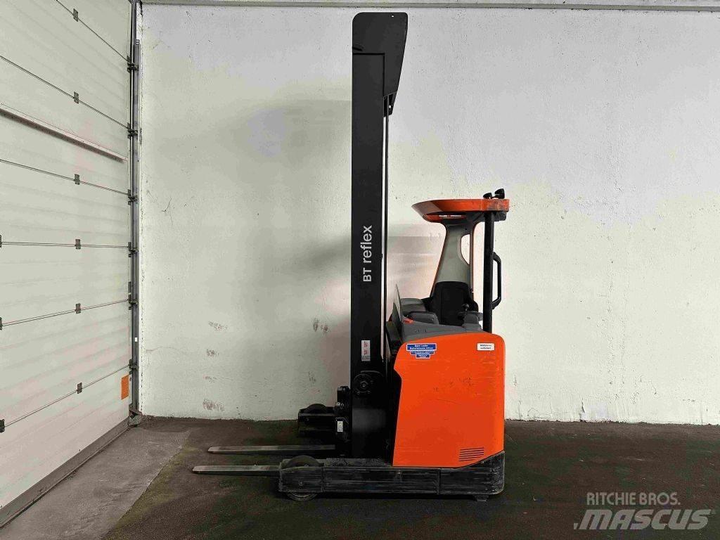 BT RRE 140 - TRIPLEX 9 m Schubmaststapler