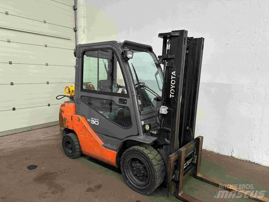 Toyota 02-8FGF30 Gasstapler