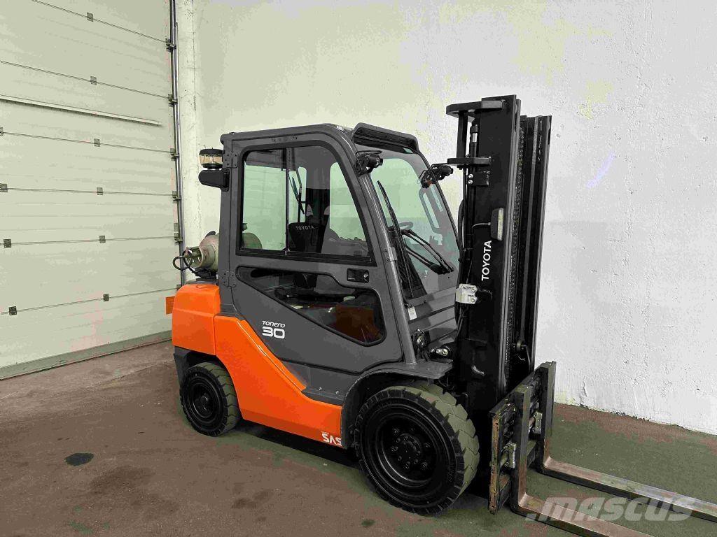Toyota 02-8FGF30 Gasstapler