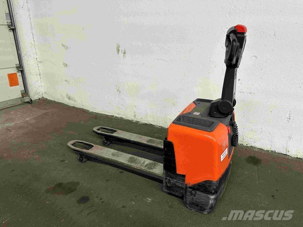 Toyota LWE 130 Niedergabelstapler