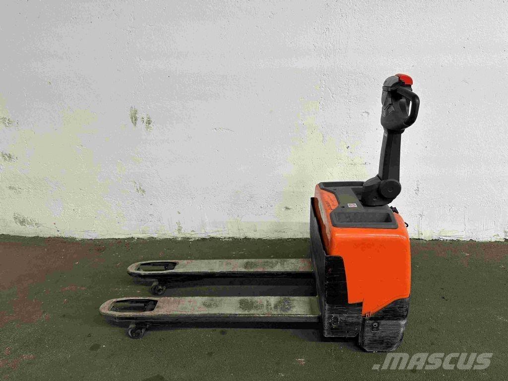Toyota LWE 130 Niedergabelstapler