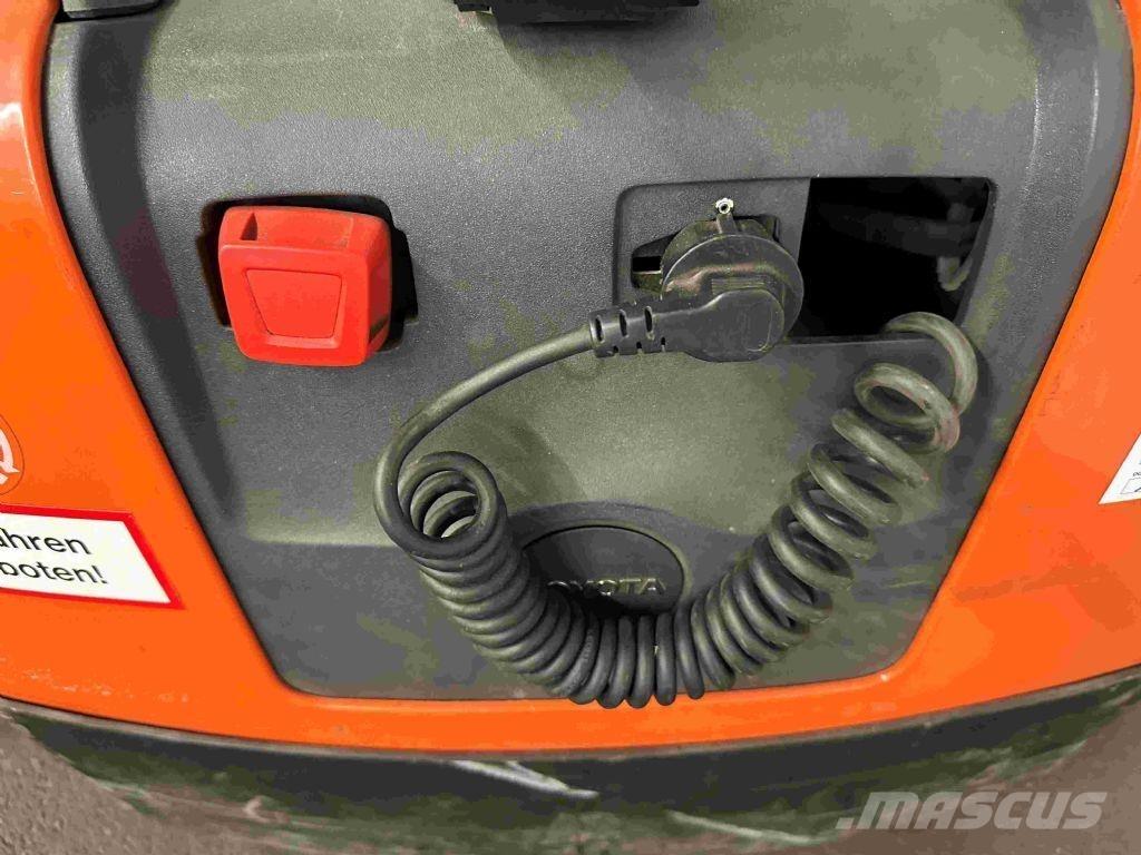 Toyota LWE 130 Niedergabelstapler