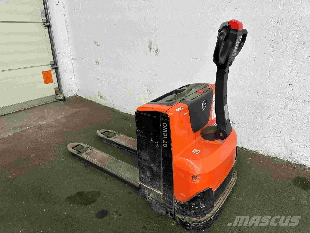 Toyota LWE 200 Niedergabelstapler