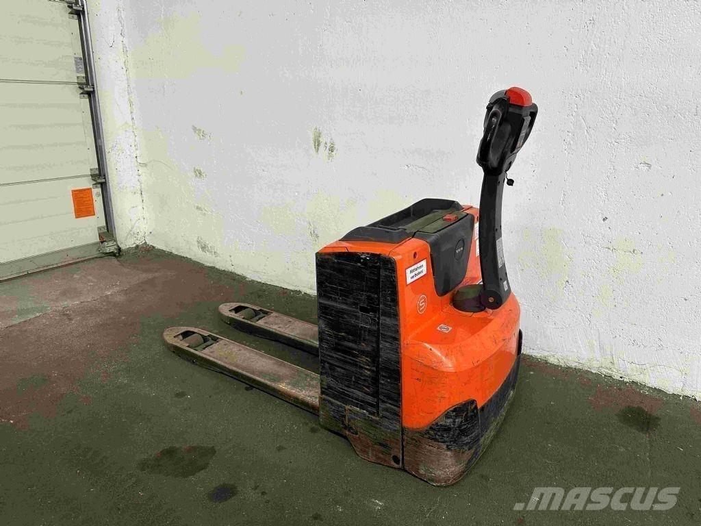 Toyota LWE 200 Niedergabelstapler