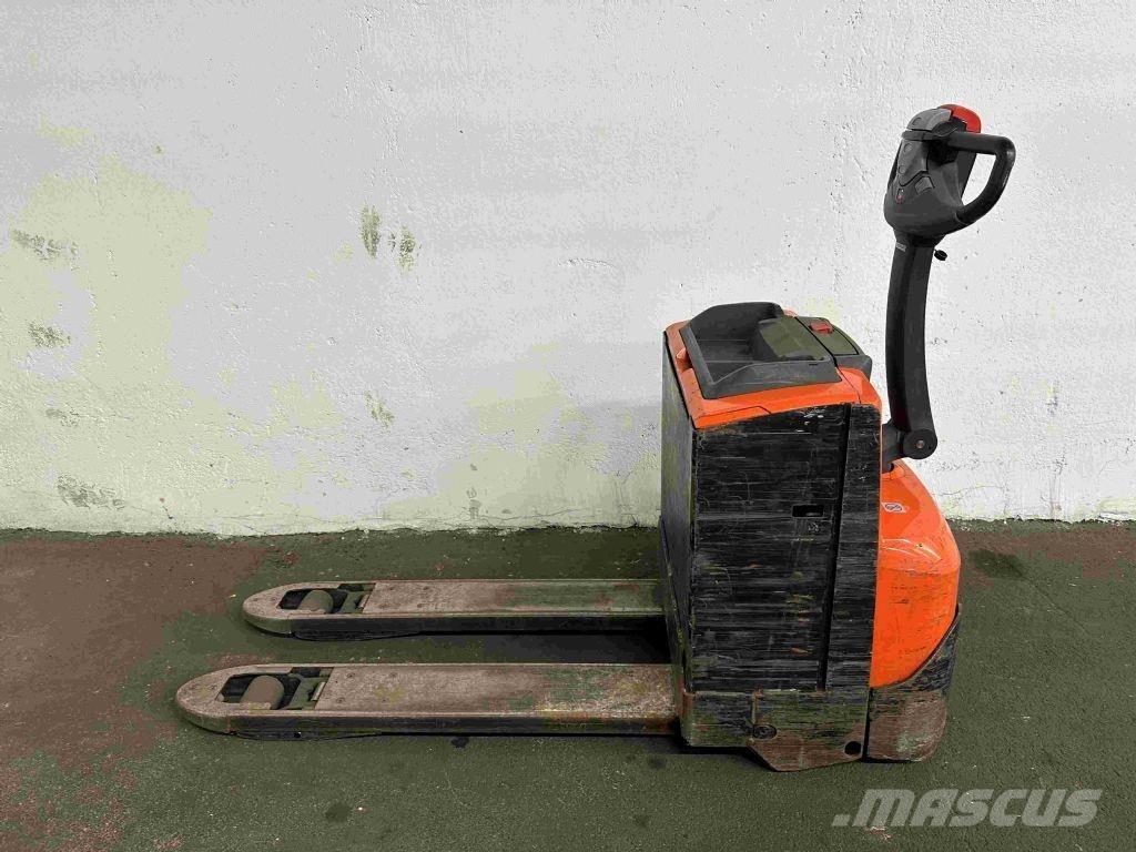 Toyota LWE 200 Niedergabelstapler